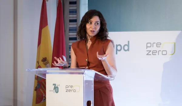 ayuso-avisa-funcionarios-consules-estarian-haciendo-ilegal