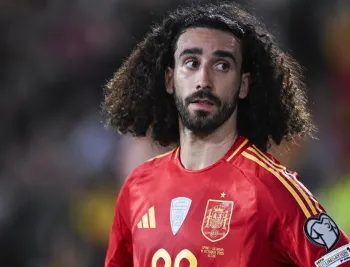 cucurella-con-jugadores-talento-equipo-cosas
