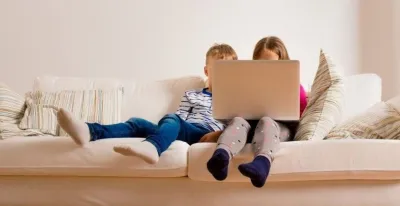 pediatras-psicologos-alertan-abuso-pantallas-verano-impacto