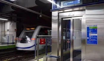 metro-instalara-maqueta-relieve-placas-pasamanos-duque-pastrana