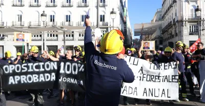centenar-bomberos-forestales-concentra-sol-exigir-condiciones