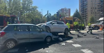 conductora-55-anos-queda-grave-choque-frontal-pilar