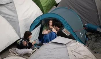 puerta-sol-amanece-acampados-tiendas-extienden-bocas-metro