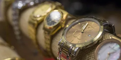 ayuntamiento-subasta-5-600-objetos-perdidos-joyas-relojes