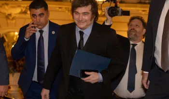 milei-llama-dictador-sanchez-abascal-ayuso-ideas-sacar