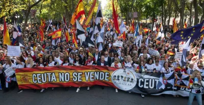 miles-personas-apoyan-mujeres-caballas-ceuta-vuelva-normalidad