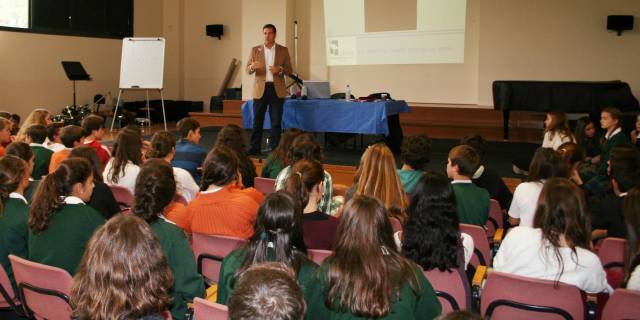 Alumnos de nueve colegios e institutos de Las Rozas participan en un Torneo de Debate Escolar entre municipios