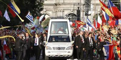 20110818-benedicto-xvi-acogida-cibeles-jmj