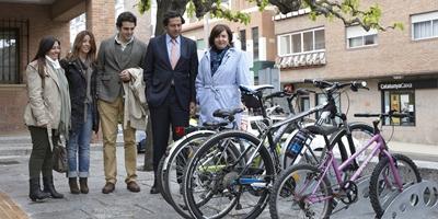 Las Rozas instala nuevos aparcabicicletas celebrando el Día Mundial de la Bicicleta