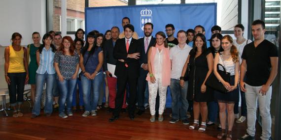 Alcorcón recibe a los jóvenes que han obtenido las becas Leonardo