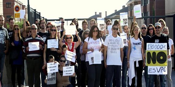 El portavoz socialista en Majadahonda denuncia la situación de los jóvenes afectados por el IVIMA