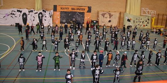 Los centros educativos de Sevilla la Nueva celebran ‘Halloween’