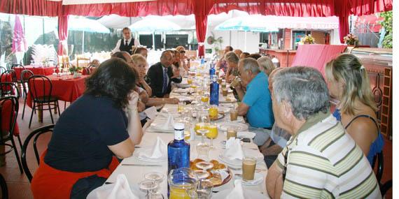 130626 vecinos manantiales sevilla nueva desayuno alcalde