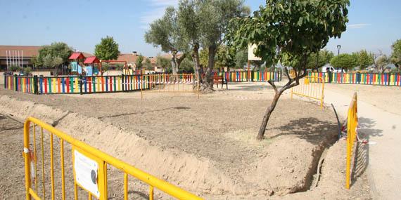 Continúan las obras en el parque del Olivar en Sevilla la Nueva