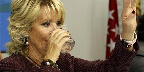 Aguirre, Botella y González se suman a la concentración de la AVT