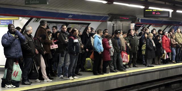 Metro y autobuses modifican su horario en Nochebuena