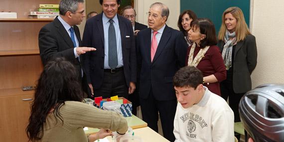 Carlos Izquierdo y Fernández Rubio visitan la Asociación Nuevo Horizonte