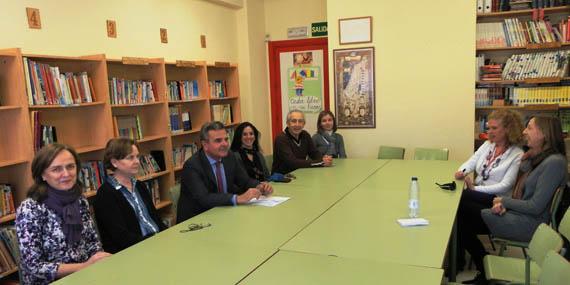 El alcalde de Majadahonda visita las obras del CEIP Rosalía de Castro