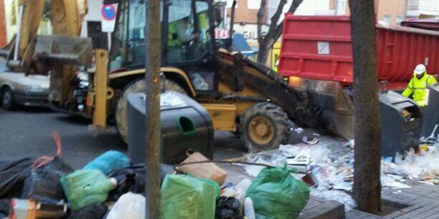 Tragsa empieza a limpiar la basura de las calles de Alcorcón