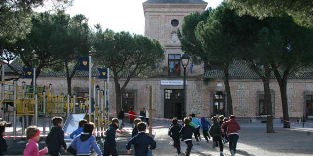 Alumnos del colegio 'Duque de Rivas' participan en la carrera solidaria ‘Save the children’