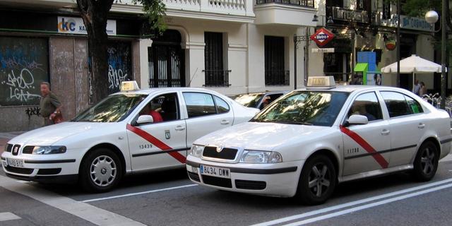 La tarifa fija crea incertidumbre a taxistas y clientes