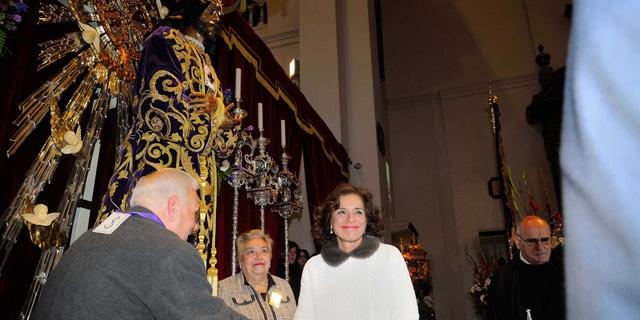 González y Botella piden al Cristo de Medinaceli trabajo para los madrileños