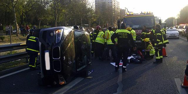 Herido grave tras sufrir un accidente de tráfico en la Avenida de la Ilustración