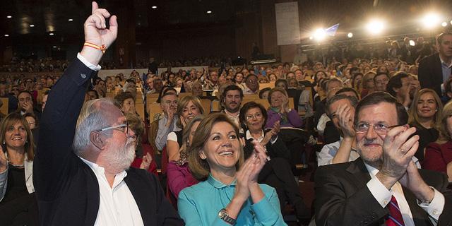 Cañete cierra campaña arropado por la plana mayor del PP