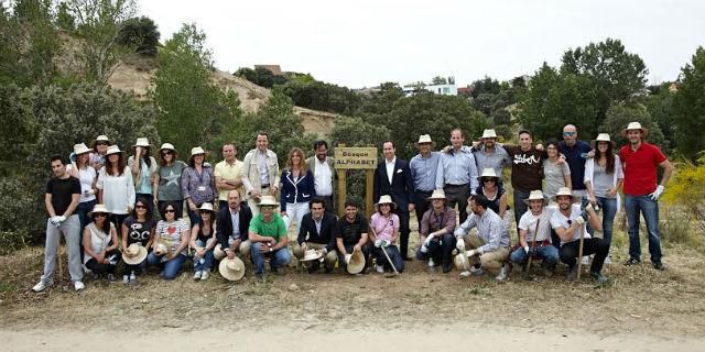 El Ayuntamiento de Las Rozas y Alphabet reforestan 27.000 metros cuadrados del Área Natural de Lazarejo