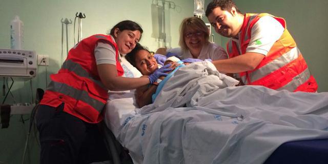 Da a luz de forma prematura en una ambulancia de la Cruz Roja de Galapagar