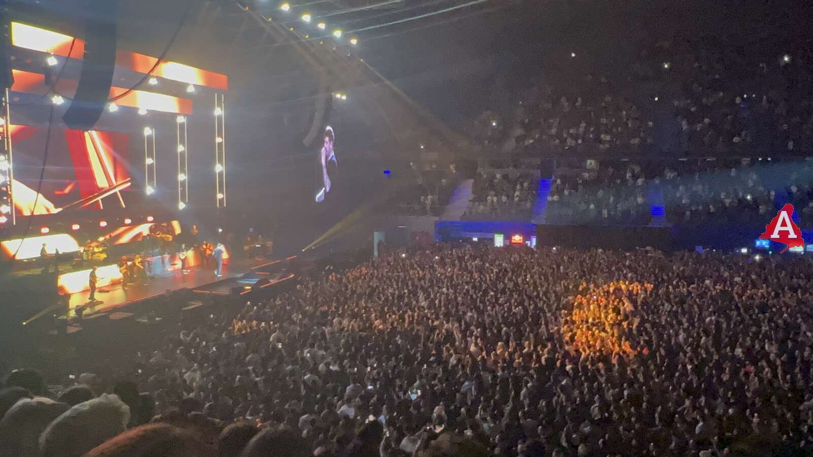 Melendi conmueve Madrid con una noche de humanidad, nostalgia y sueños compartidos