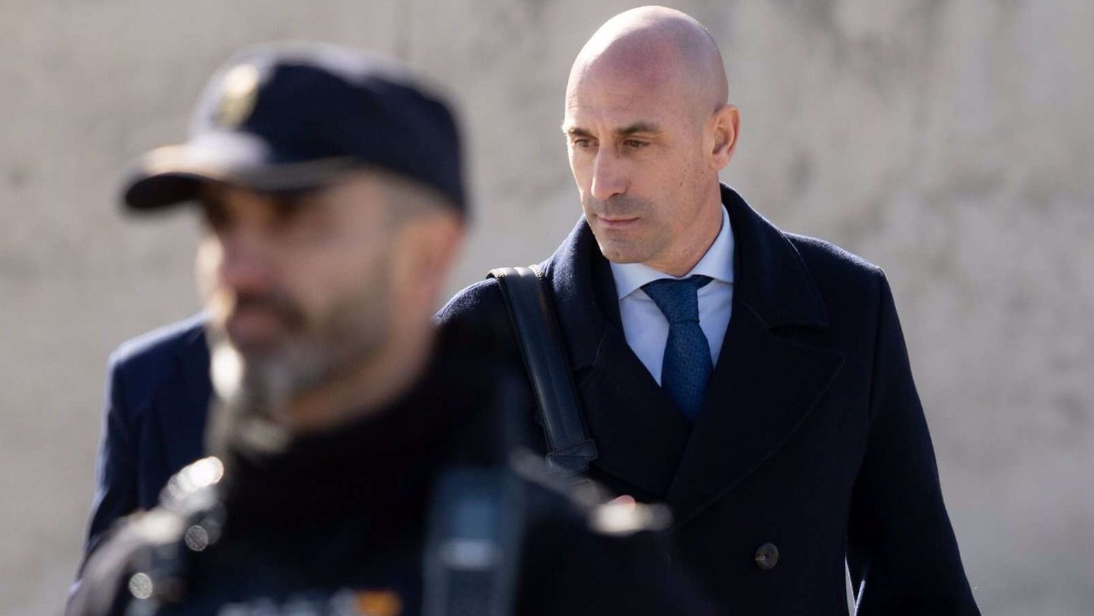 Rubiales renuncia a que sus hijas testifiquen en el juicio por agresión sexual y coacciones