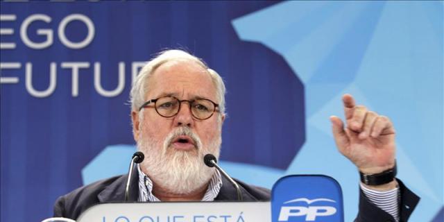 La oposición en la Asamblea tacha de "machista" a Cañete