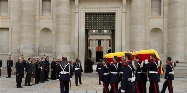 Los restos del infante Carlos de Borbón llegan al Monasterio de El Escorial