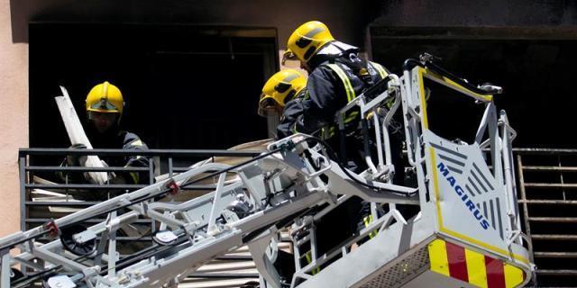 Una madre y un niño de 3 años muy graves en un incendio en Puente de Vallecas