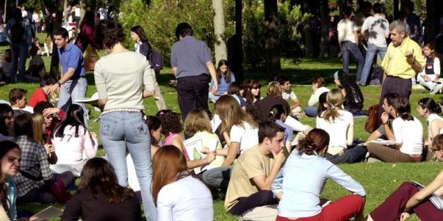 La capilla de la Universidad Autónoma, profanada con pintadas a favor del aborto