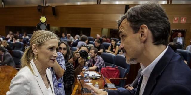 López acusa a Cifuentes de implantar un modelo educativo "impulsado en el negocio"