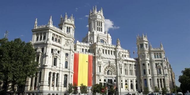 ¿Crees que el Ayuntamiento de Madrid debe engalanar la ciudad con banderas para celebrar la Fiesta Nacional?