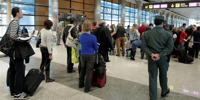 Detenidos tres jubilados con cuatro kilos de cocaína en Barajas