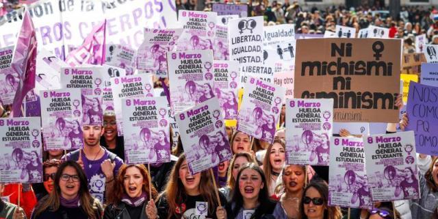 Miles de mujeres marchan en Madrid con motivo de la huelga del 8-M