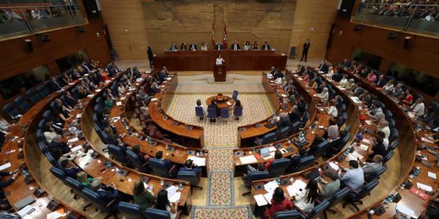 La Asamblea aprueba con los votos de Vox, PP y Cs pedir la ilegalización a los separatistas