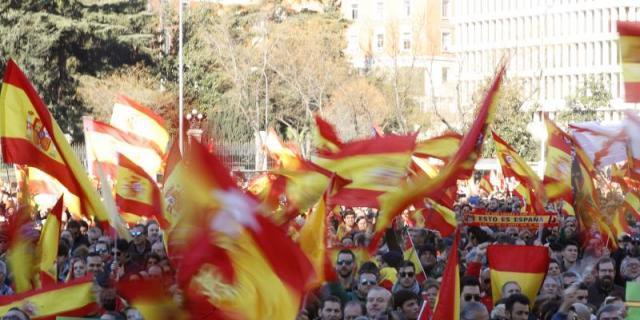 Miles de personas se unen en Madrid a la protesta de Vox contra el Gobierno