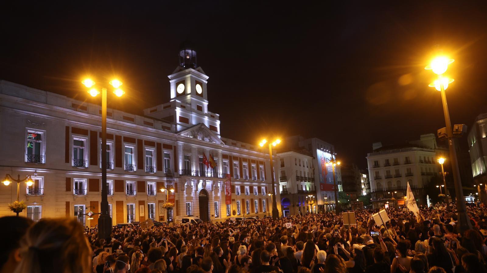 Clamor en toda España por las niñas de Tenerife y la joven muerta en Sevilla