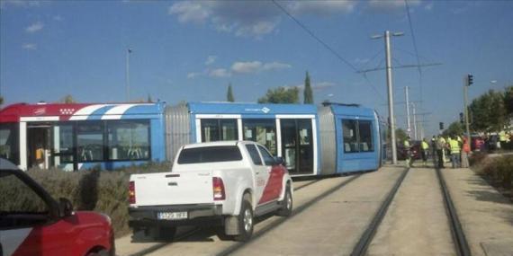 Un coche choca con un tren de Metro Ligero a su paso por Boadilla del Monte