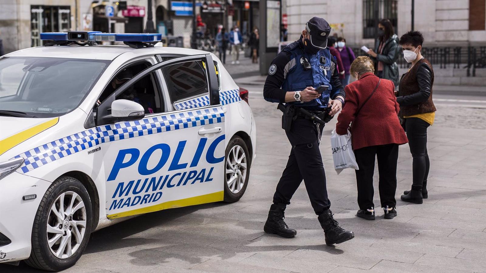 Cuidado con una estafa de multas de tráfico falsas colocadas en los parabrisas de vehículos en la ciudad de Madrid