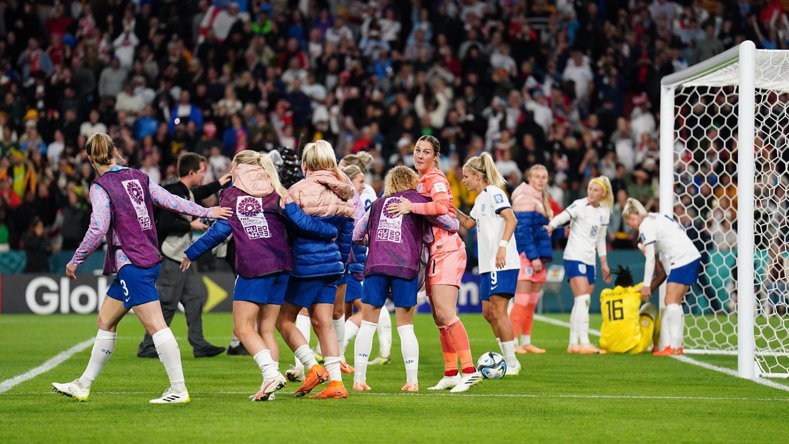 Inglaterra y Australia avanzan a cuartos de final del Mundial femenino de fútbol