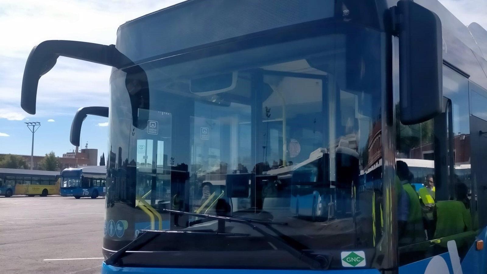 La EMT incorpora los últimos autobuses de gas natural comprimido a su flota y apostará por eléctricos e hidrógeno verde