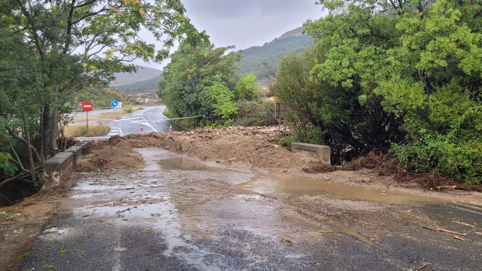 Calles anegadas y desperfectos en instalaciones de San Lorenzo tras récord histórico de lluvia