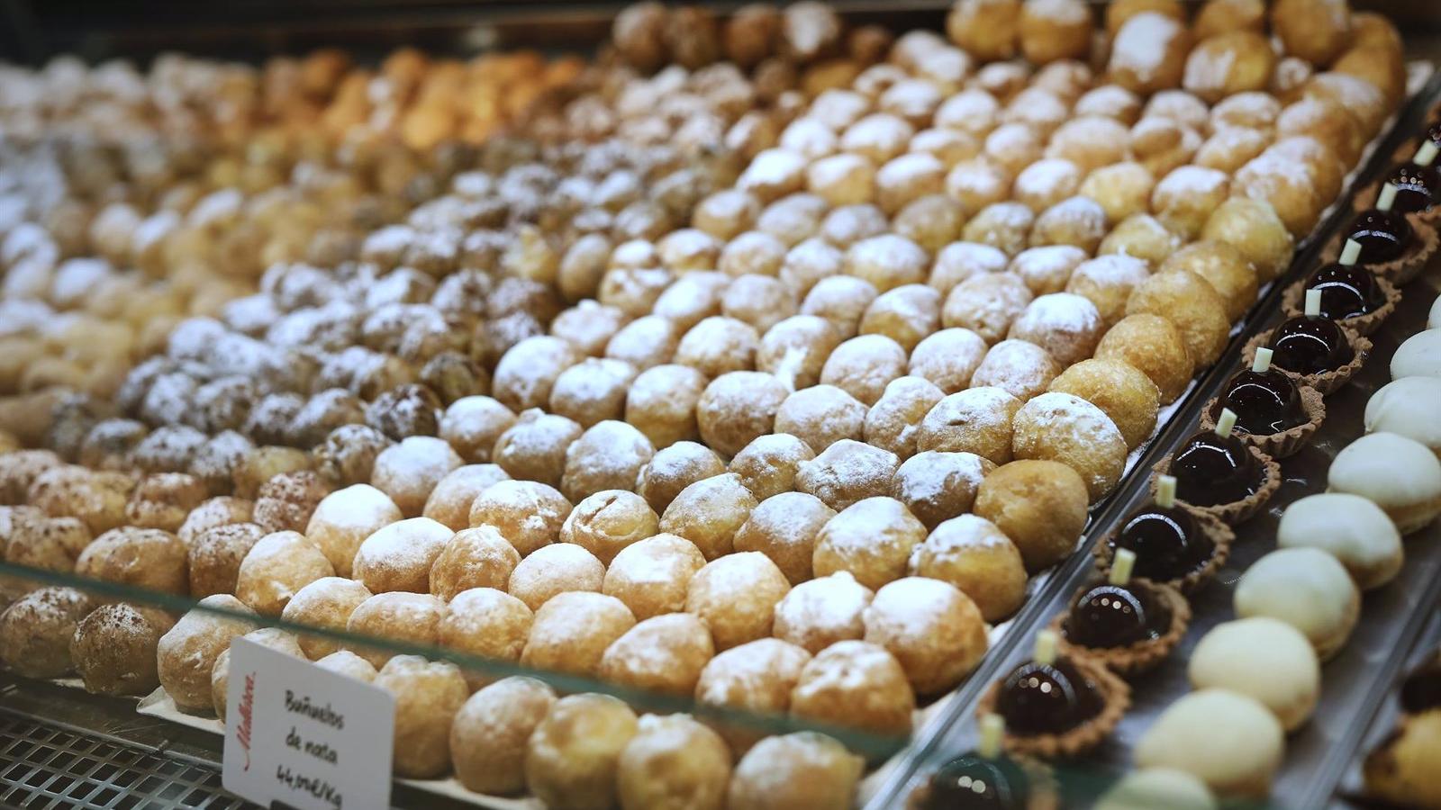 Las pastelerías prevén vender más de 465.000 kilos de buñuelos, huesos de santos y otros dulces típicos por Todos los Santos