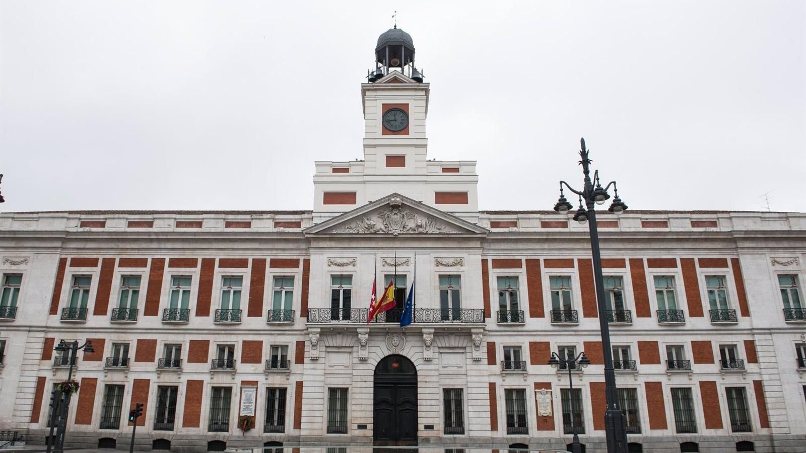 El Gobierno regional celebra la jura de Leonor con la Real Casa de Correos engalanada